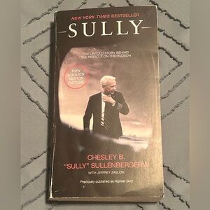 Sully: The Untold Story Behind the Miracle on the Hudson - Paperback Book